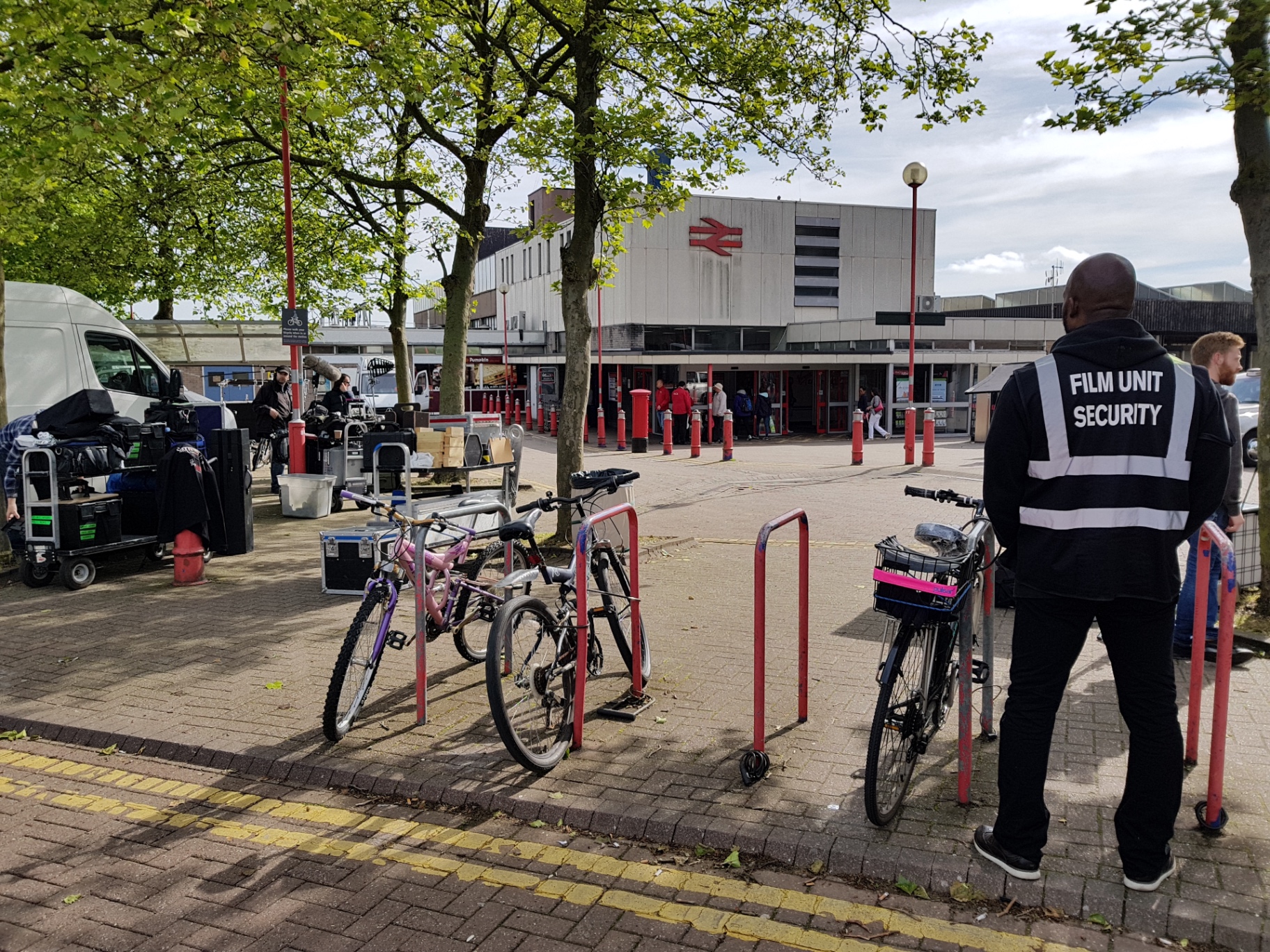 Unit security and camera position on a station forecourt