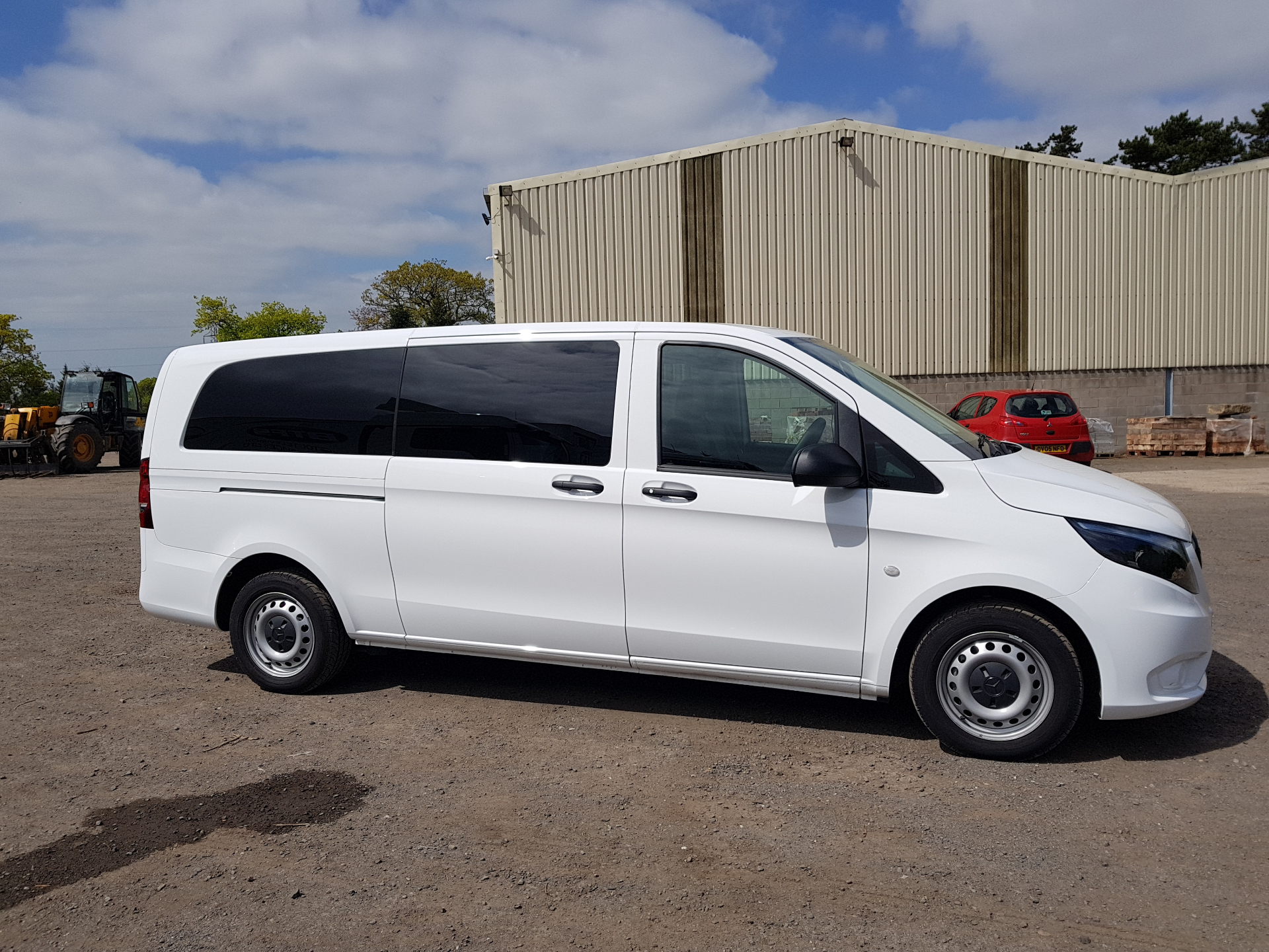 Mercedes Vito 9-seat crew transport, ready for call
